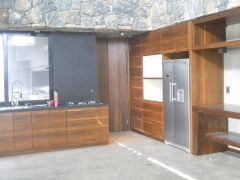 Mueble de Cocina Enchapado en Madera Natural de Lapacho